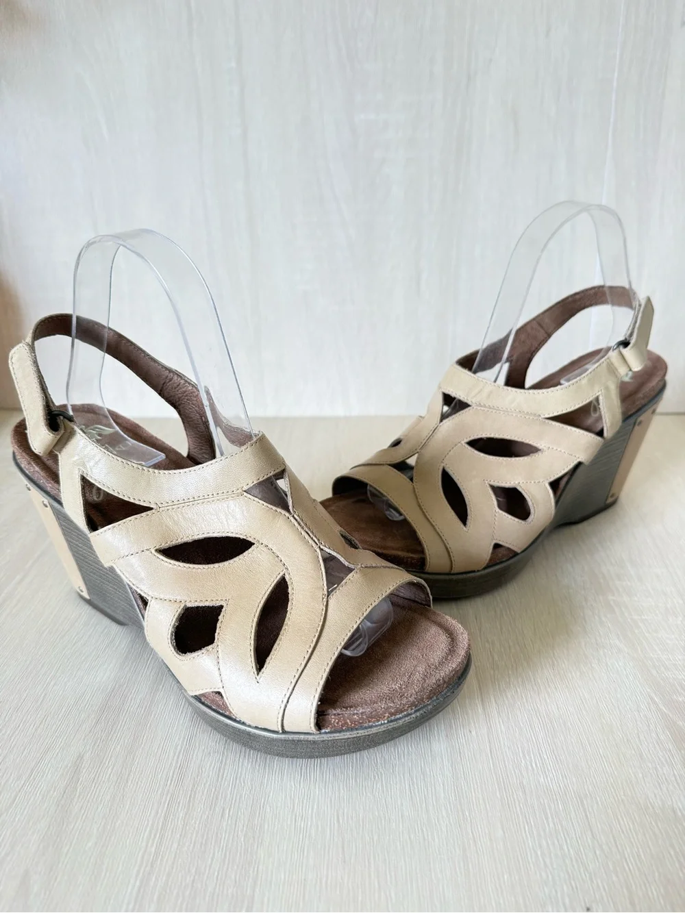 Dansko Women’s Leather Cutout Wedge Sandals Beige/Taupe Size 41